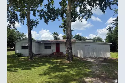 1825 E Pierce Street, Luling, TX 78648 - Photo 1