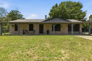 1037 Wilkes Cir, Smithville, TX 78957 - Photo 2