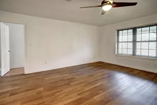 1037 Wilkes Cir, Smithville, TX 78957 - Photo 6