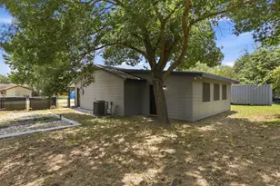 1037 Wilkes Cir, Smithville, TX 78957 - Photo 24