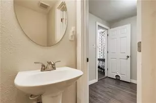 1319 Davis St, Taylor, TX 76574 - Photo 12