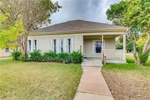 1319 Davis St, Taylor, TX 76574 - Photo 2