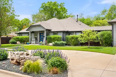 1614 S College Street, Georgetown, TX 78626 - Photo 2