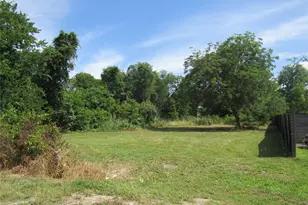 748 W Elm St, Bartlett, TX 76511 - Photo 1
