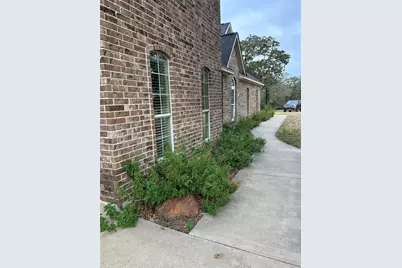 329 Flash Circle, Luling, TX 78629 - Photo 6