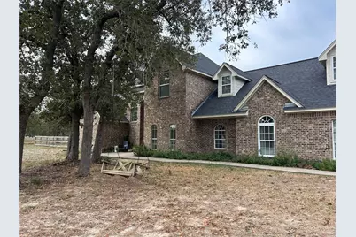 329 Flash Circle, Luling, TX 78629 - Photo 2