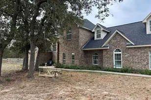 329 Flash Cir, Luling, TX 78629 - Photo 2