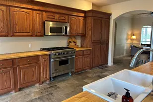 329 Flash Cir, Luling, TX 78629 - Photo 10