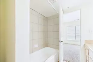 711 W 32nd St, Austin, TX 78705 - Photo 18