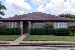 1041 Disraeli Cir, Pflugerville, TX 78660 - Photo 2