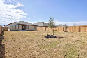 137 Goldfinch Dr, San Marcos, TX 78666 - Photo 2