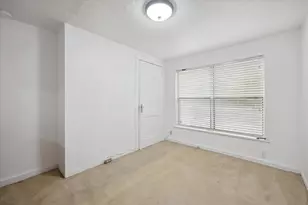 2404 E 14th St, Austin, TX 78702 - Photo 8