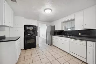 2404 E 14th St, Austin, TX 78702 - Photo 18