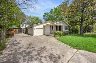 2404 E 14th St, Austin, TX 78702 - Photo 2