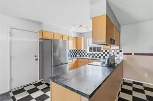 405 Lynch St, Smithville, TX 78957 - Photo 10