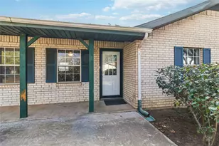 405 Lynch St, Smithville, TX 78957 - Photo 4