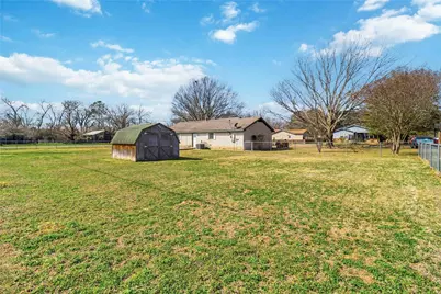 405 Lynch Street, Smithville, TX 78957 - Photo 24