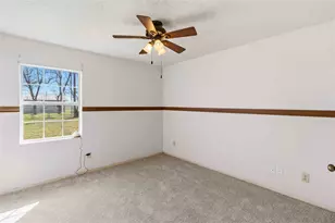 405 Lynch St, Smithville, TX 78957 - Photo 18