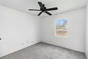 405 Lynch St, Smithville, TX 78957 - Photo 16