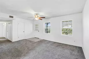 405 Lynch St, Smithville, TX 78957 - Photo 6