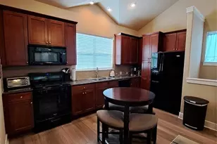 1601 Miriam Ave, Austin, TX 78702 - Photo 4