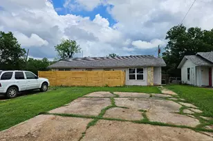 516 Lenora Dr, Taylor, TX 76574 - Photo 2
