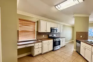 12820 Waynespur Ln, Elgin, TX 78621 - Photo 10