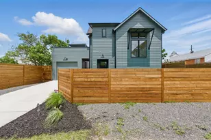 2105 S L Davis Ave, Austin, TX 78702 - Photo 2