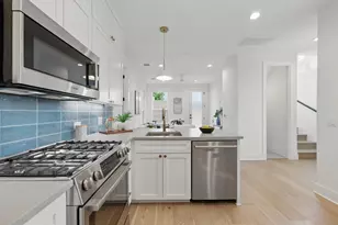 2105 S L Davis Ave, Austin, TX 78702 - Photo 10