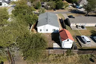 1011 Porter St, Taylor, TX 76574 - Photo 32