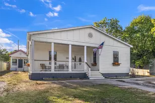 1011 Porter St, Taylor, TX 76574 - Photo 2