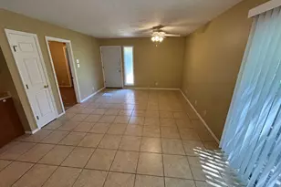 417 Live Oak St, Kyle, TX 78640 - Photo 2