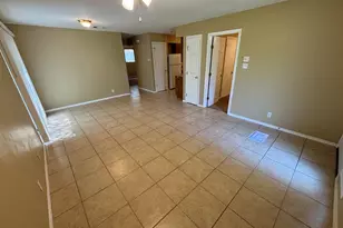417 Live Oak St, Kyle, TX 78640 - Photo 4