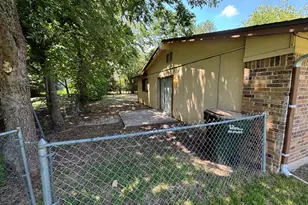 417 Live Oak St, Kyle, TX 78640 - Photo 16