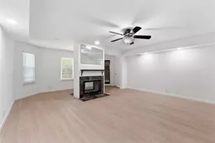 8904 Bridgewood Trail, Austin, TX 78729 - Photo 14