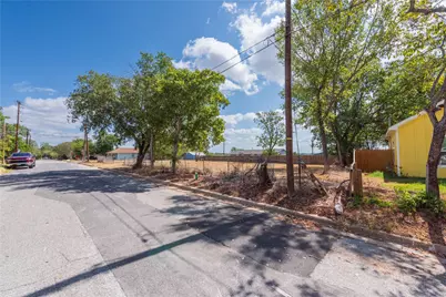 220 Daisy Avenue, Luling, TX 78648 - Photo 8