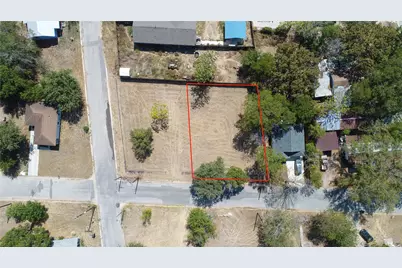 220 Daisy Avenue, Luling, TX 78648 - Photo 2