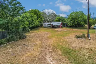 201 Oak Dr, New Braunfels, TX 78132 - Photo 2