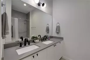 800 Embassy Dr, Austin, TX 78702 - Photo 10