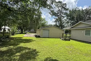 411 E Church St, El Campo, TX 77437 - Photo 6
