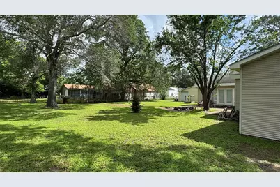 411 E Church Street, El Campo, TX 77437 - Photo 4