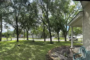 411 E Church St, El Campo, TX 77437 - Photo 8