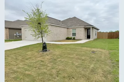 14108 Hacienda Estates Dr Drive, Elgin, TX 78621 - Photo 2