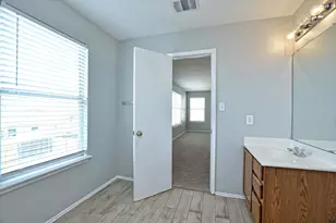 102 Blanco Woods Blvd, Elgin, TX 78621 - Photo 16