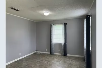 806 W 8th Street, Taylor, TX 76574 - Photo 6