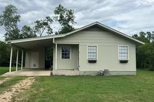 806 W 8th St, Taylor, TX 76574 - Photo 1