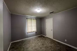 806 W 8th St, Taylor, TX 76574 - Photo 10