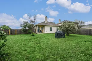 129 Almquist St, Hutto, TX 78634 - Photo 10
