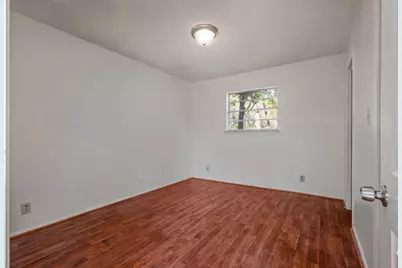 302 Venture Boulevard S, Lago Vista, TX 78645 - Photo 18