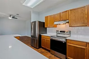 219 Woodlake Dr, Georgetown, TX 78633 - Photo 10